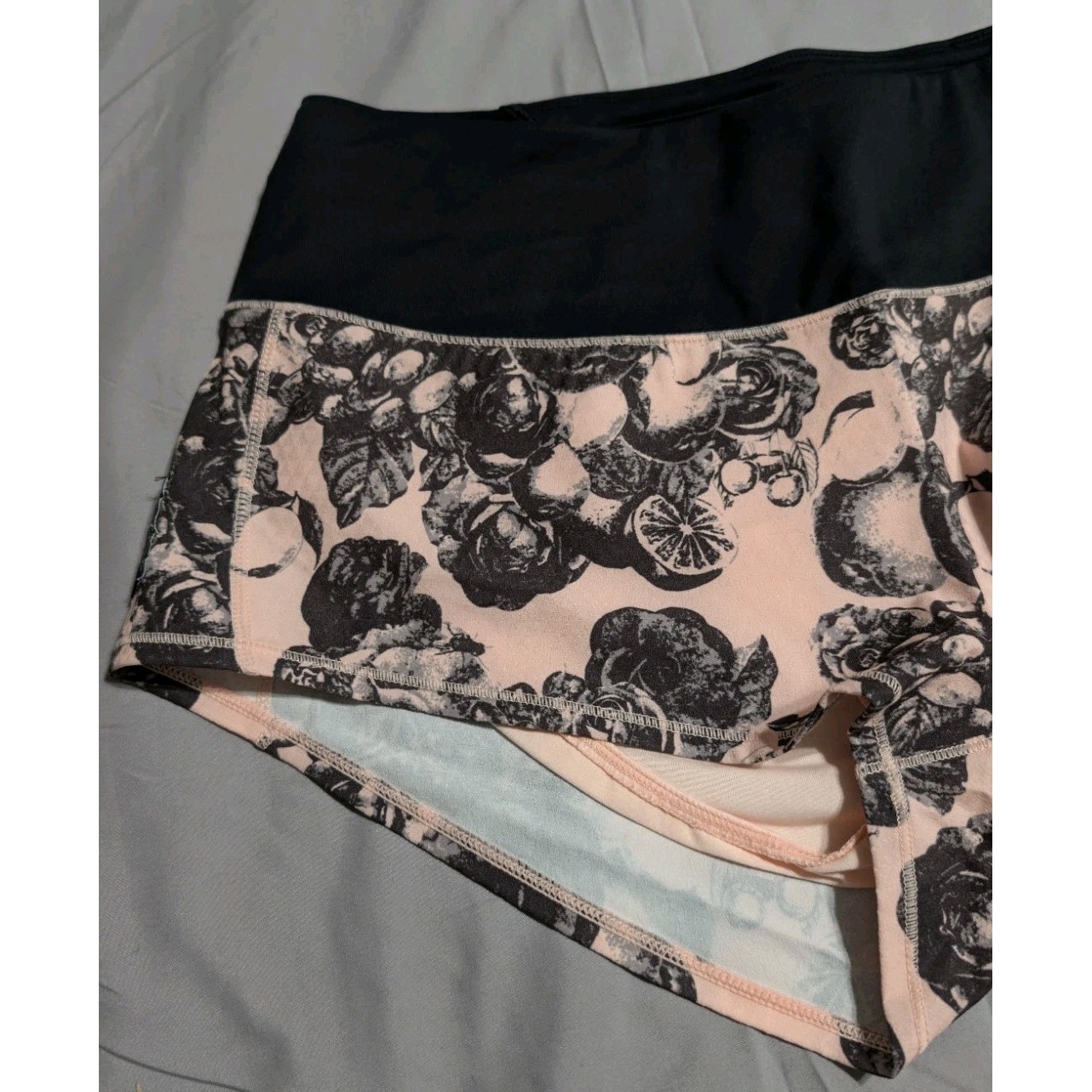 Oiselle Mac Roga Shorts Women's Size 4 Rose Botanical Print Running Shorts Built — image 8 of 8